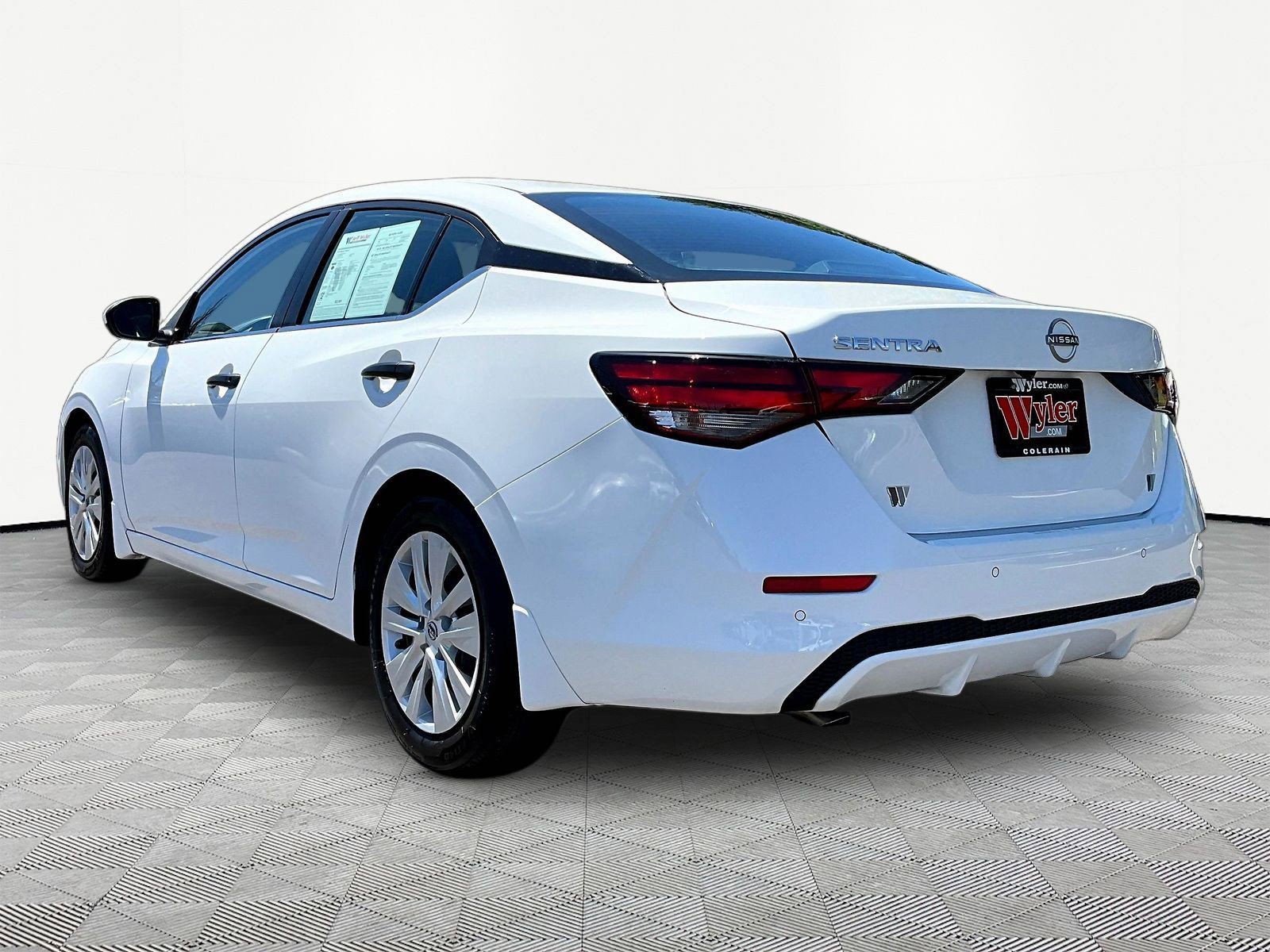 Used 2025 Nissan Sentra S w/ Trunk Package FWD image 4