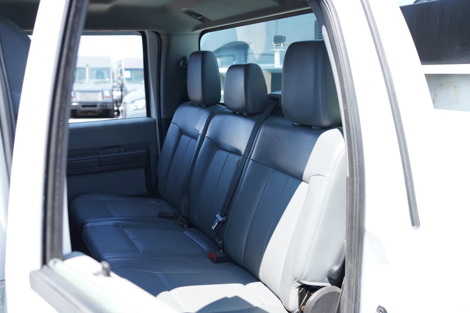 Used 2013 Ford F550 4x4 Crew Cab Super Duty w/ Payload Upgrade Pkg image 33