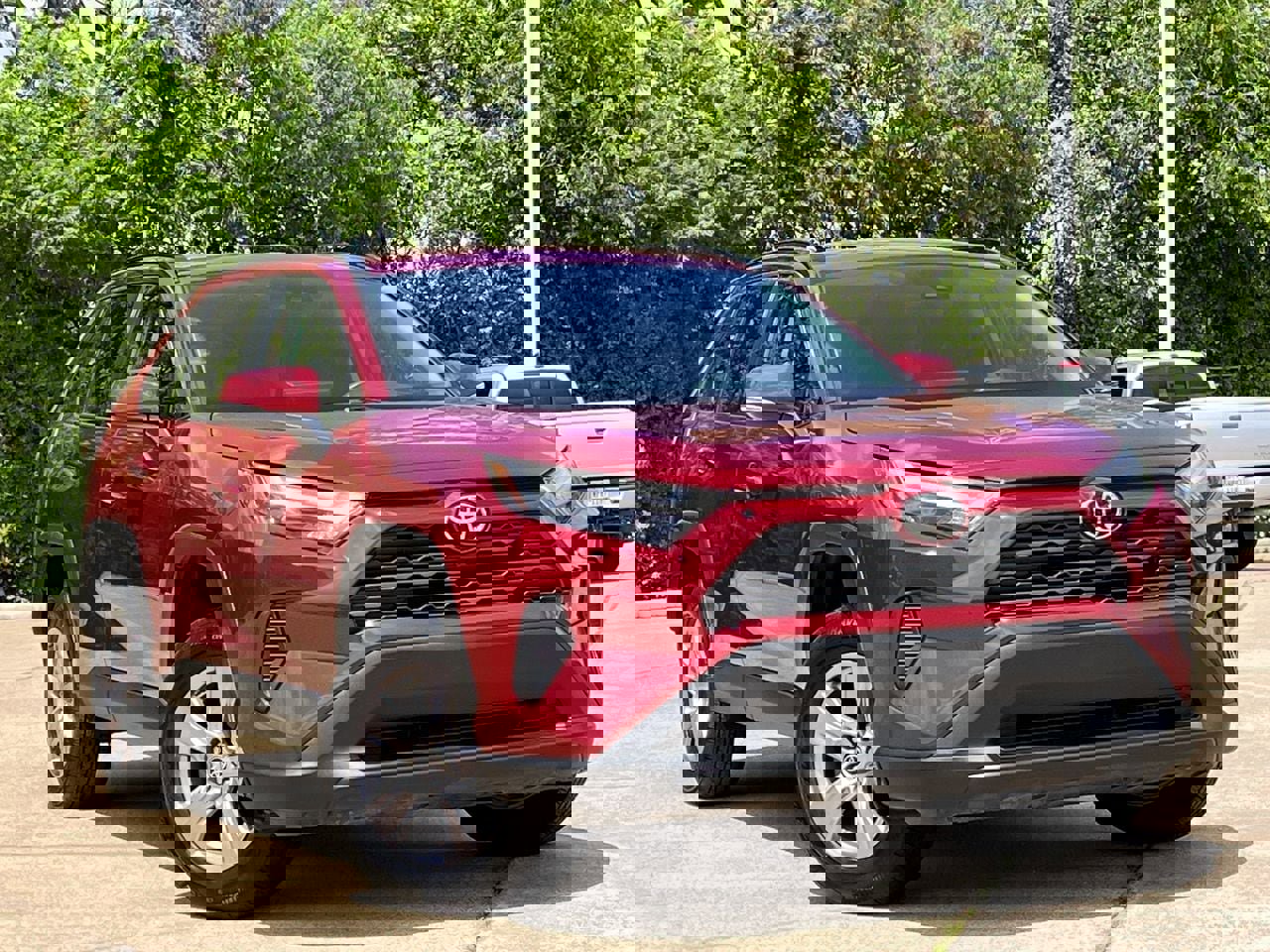 Used 2025 Toyota RAV4 XLE AWD/4WD image 2