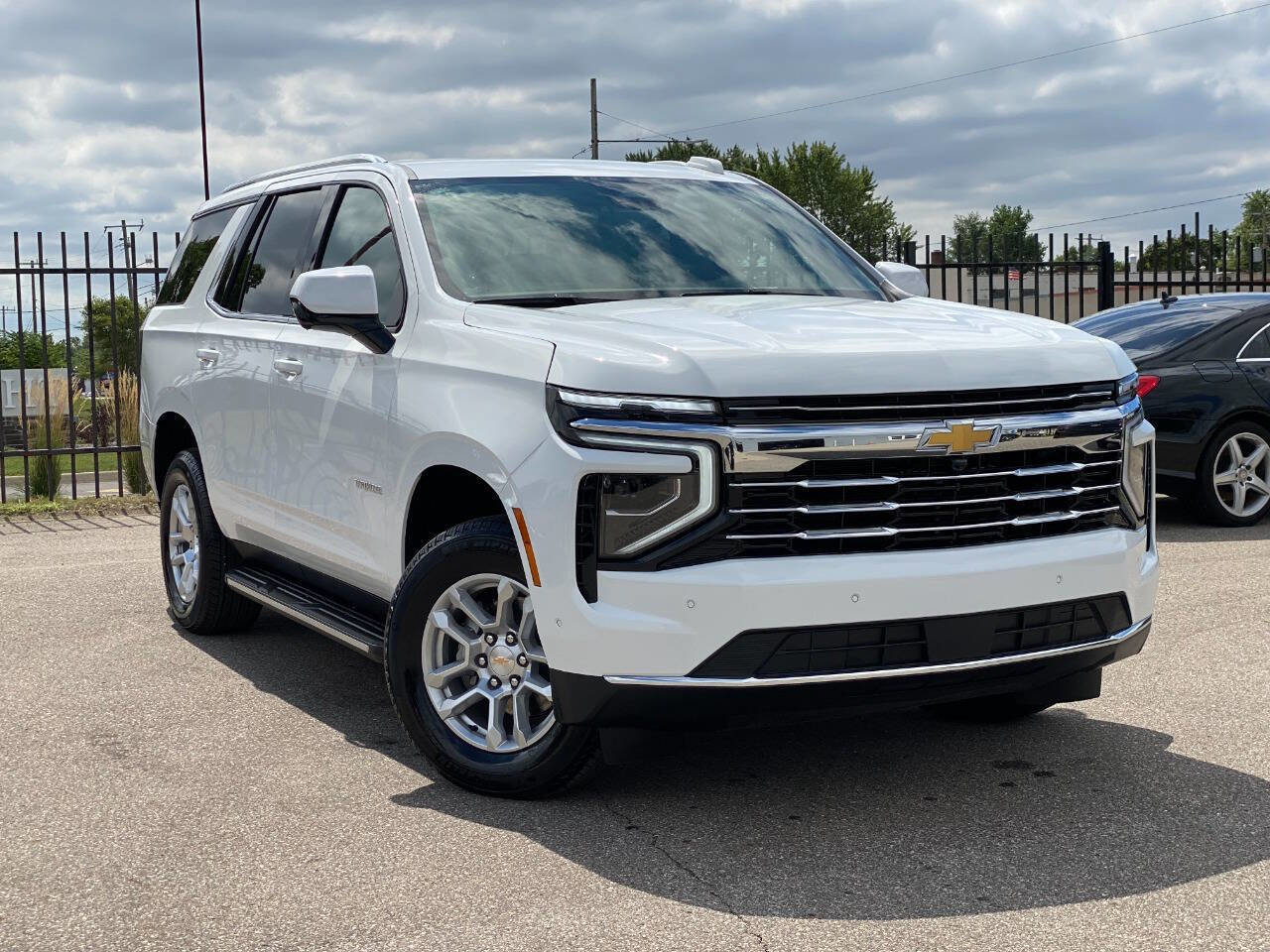Used 2025 Chevrolet Tahoe LT image 1