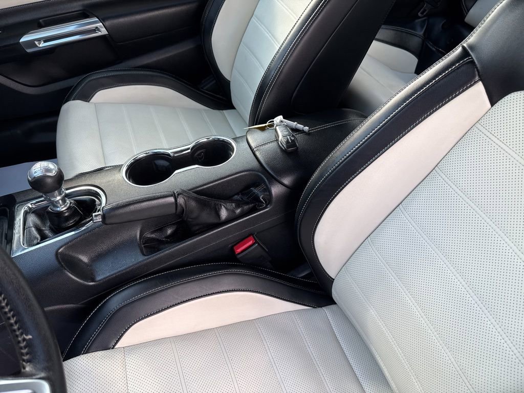 Used 2015 Ford Mustang 50 Years RWD image 27