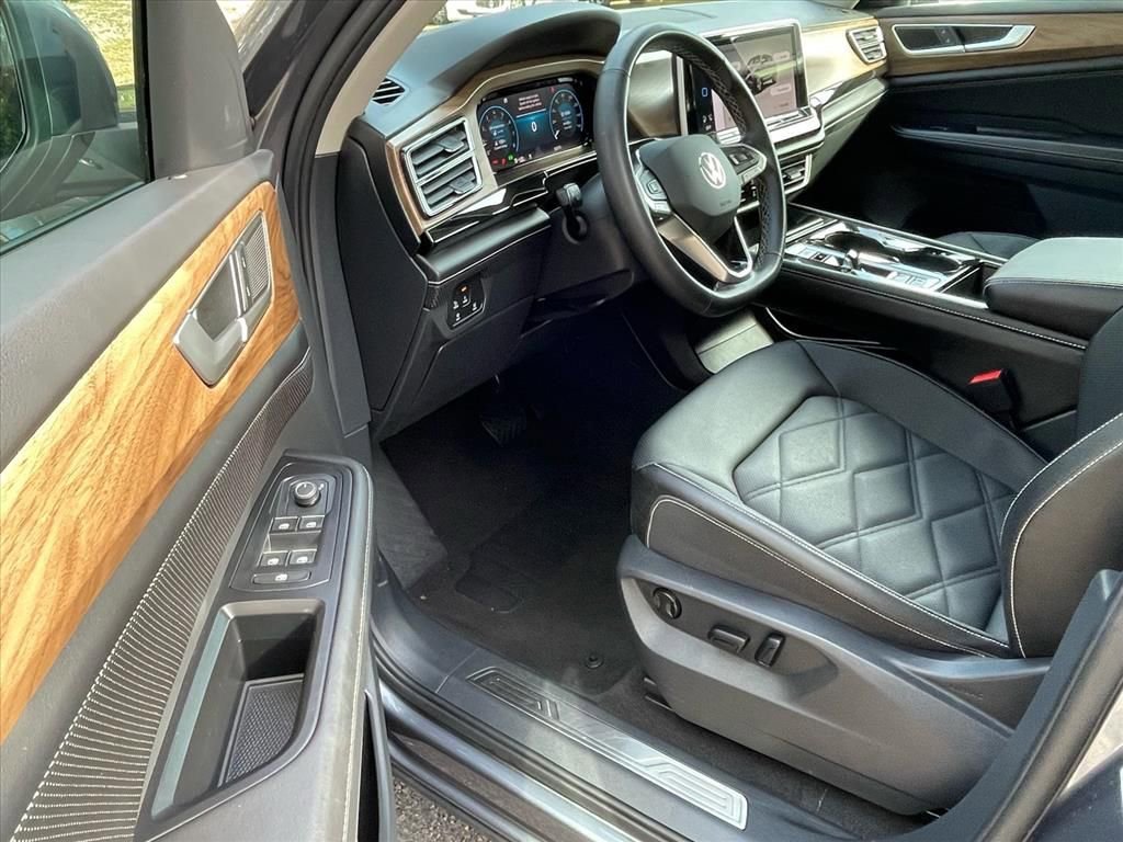 Certified 2025 Volkswagen Atlas SE image 5