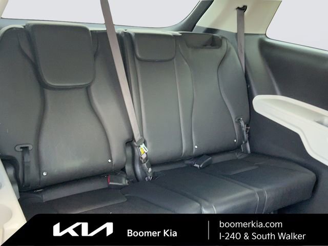 Used 2024 Kia Carnival LX image 13