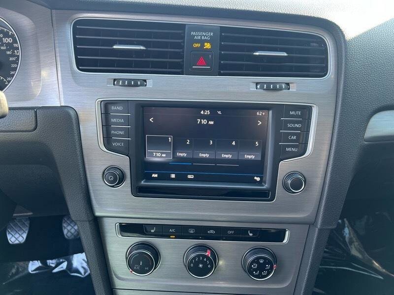 Used 2017 Volkswagen Golf Wolfsburg Edition image 21