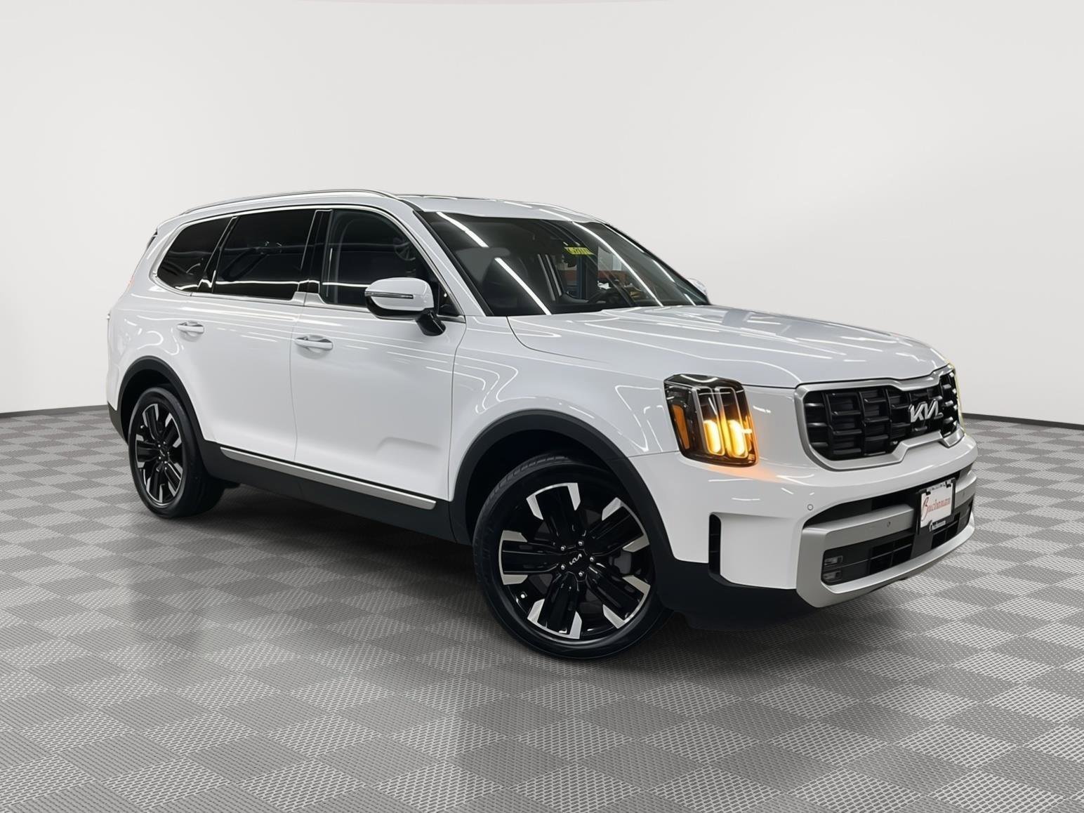Used 2024 Kia Telluride SX Prestige w/ Towing Package AWD/4WD image 3