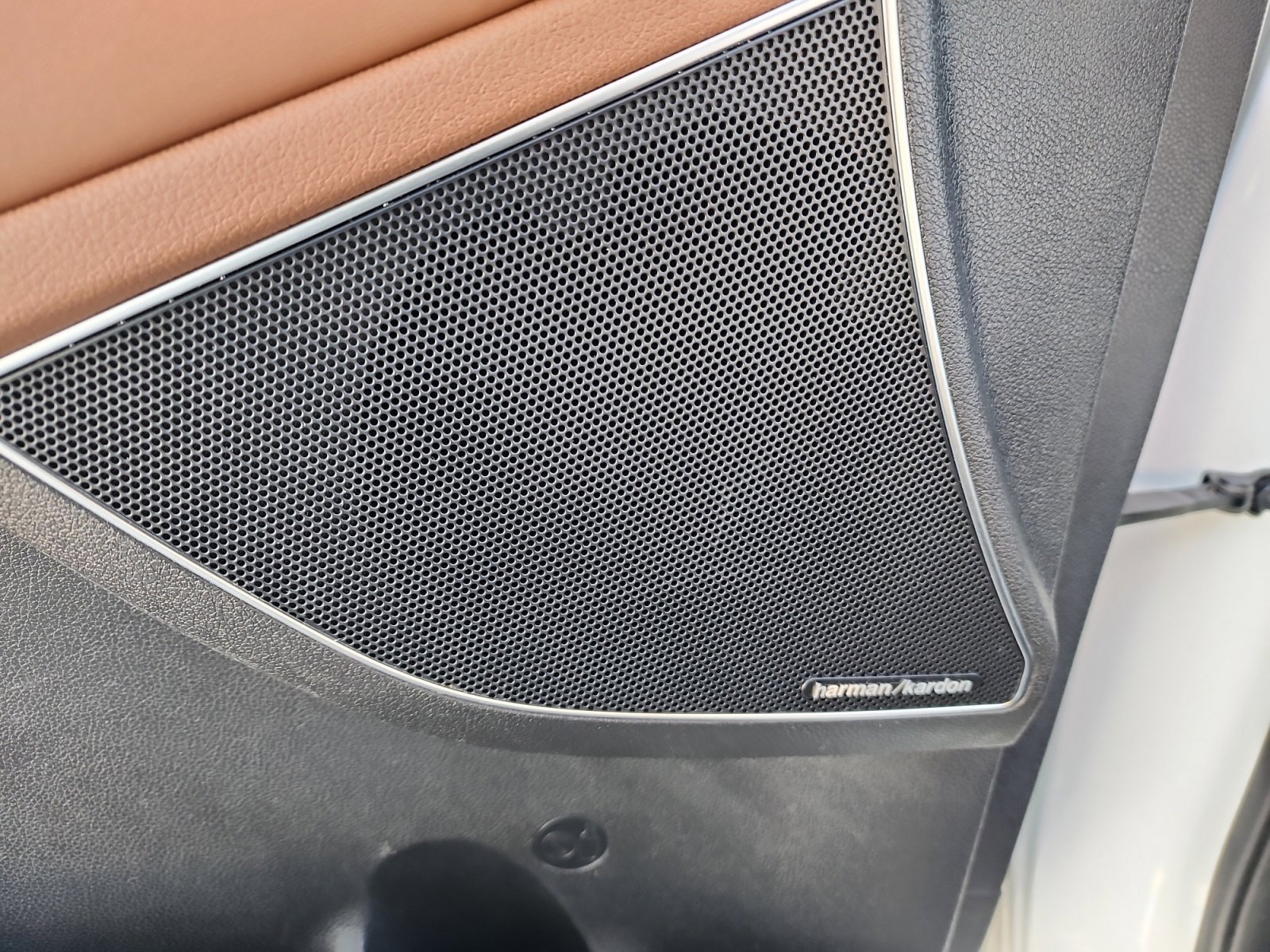 Used 2019 Kia Sorento SX image 27