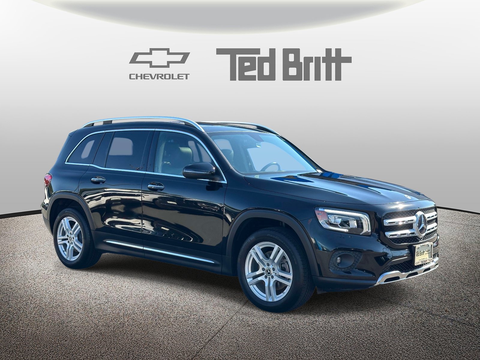 Used 2023 Mercedes-Benz GLB 250 4MATIC w/ Premium Package image 3