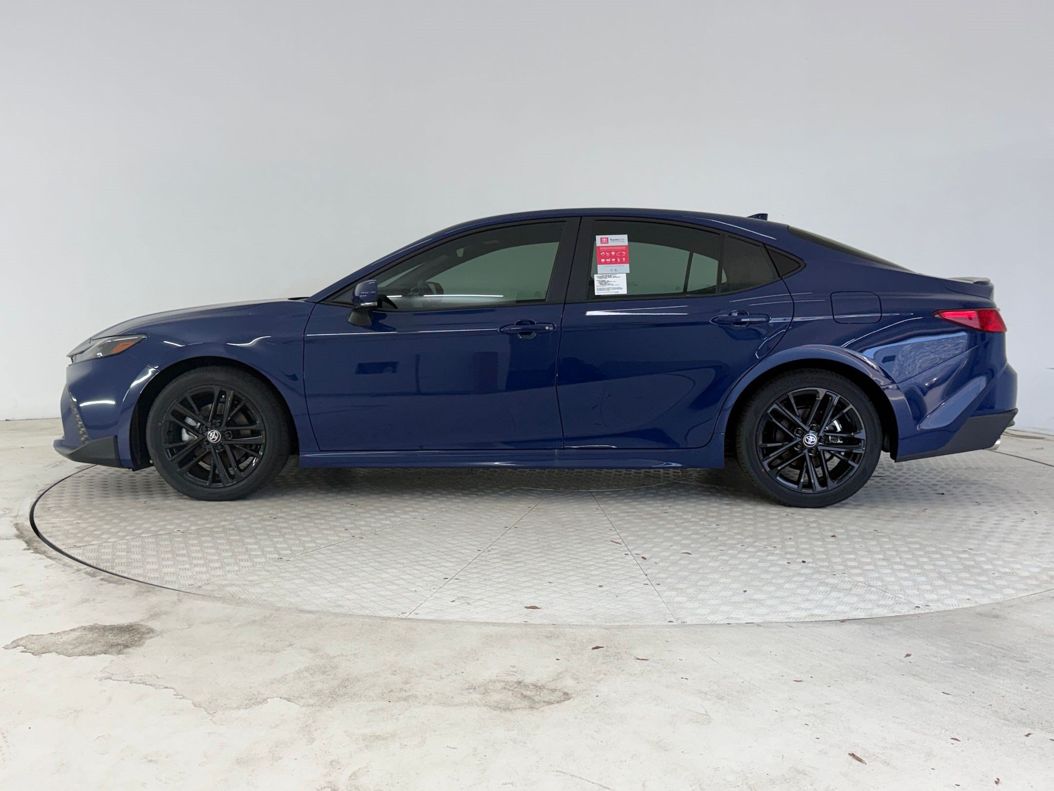 Used 2026 Toyota Camry SE w/ Convenience Package FWD image 2
