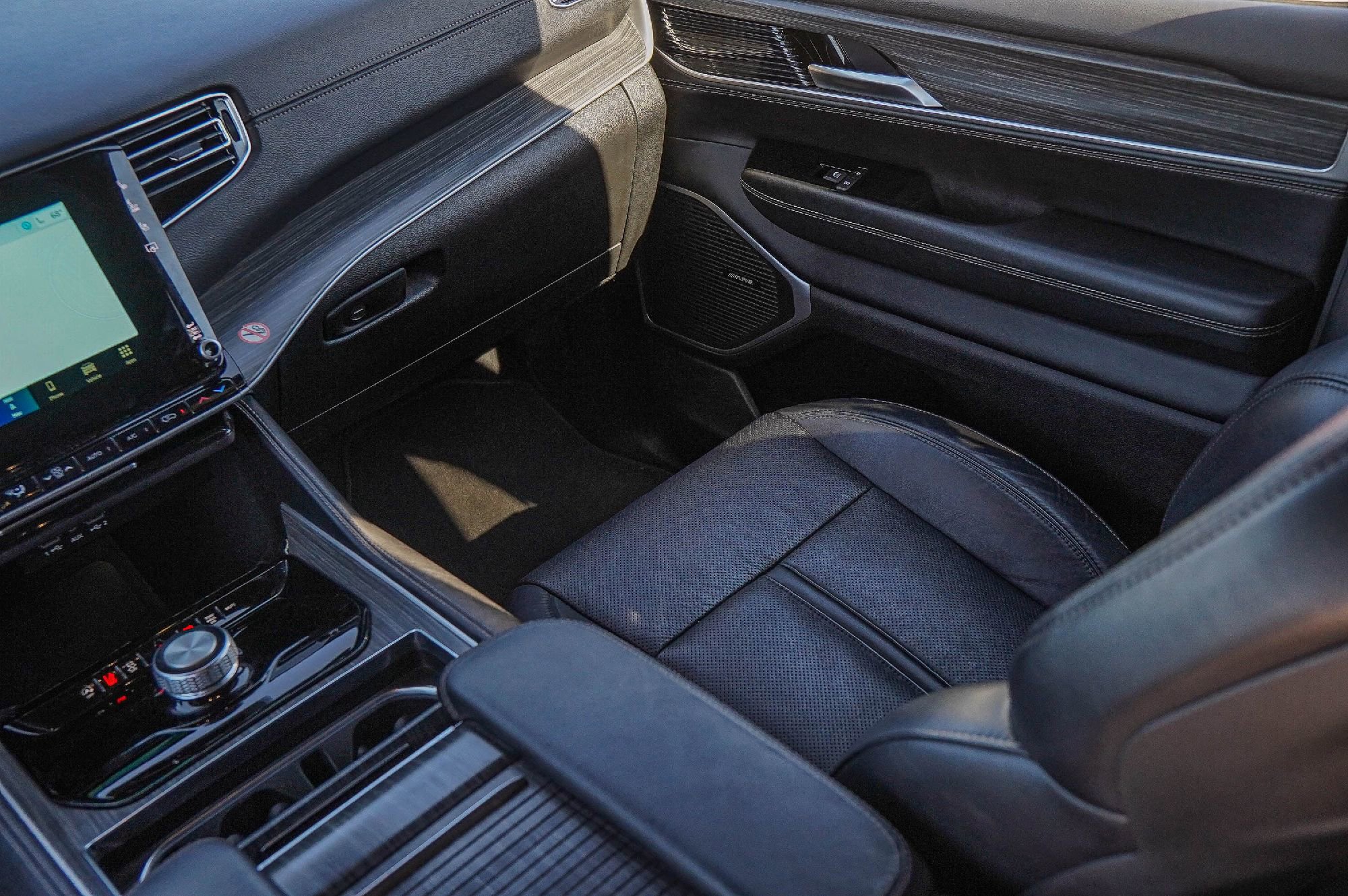 Used 2024 Jeep Wagoneer Series II w/ Flexible Seating Group image 26