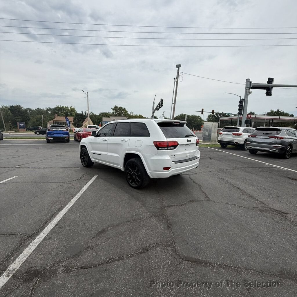 Used 2020 Jeep Grand Cherokee Altitude AWD/4WD image 10