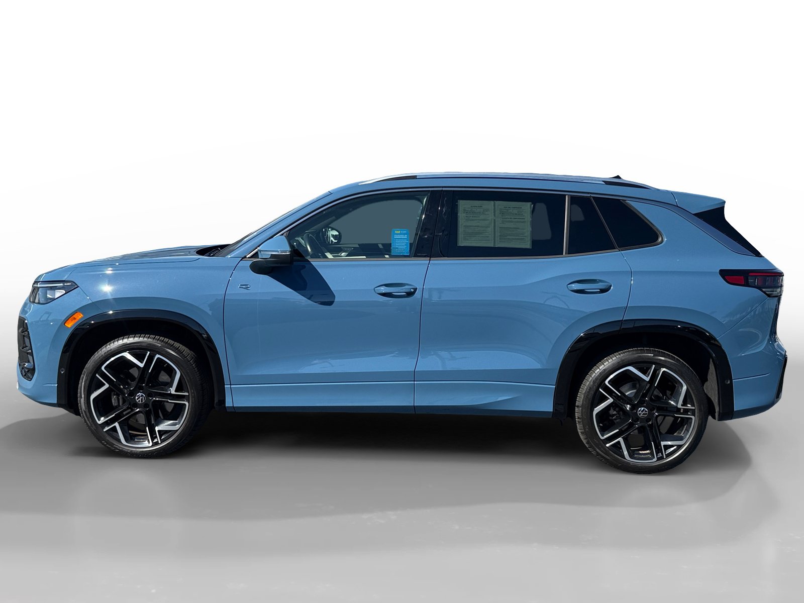 Certified 2025 Volkswagen Tiguan SEL R-Line AWD/4WD image 2