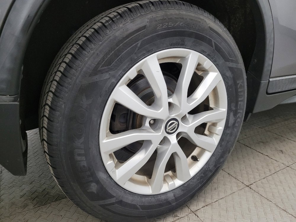 Used 2018 Nissan Rogue SV image 31