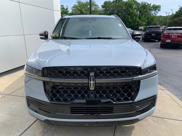 New 2027 Lincoln Navigator Reserve w/ Jet Appearance Package AWD/4WD image 10