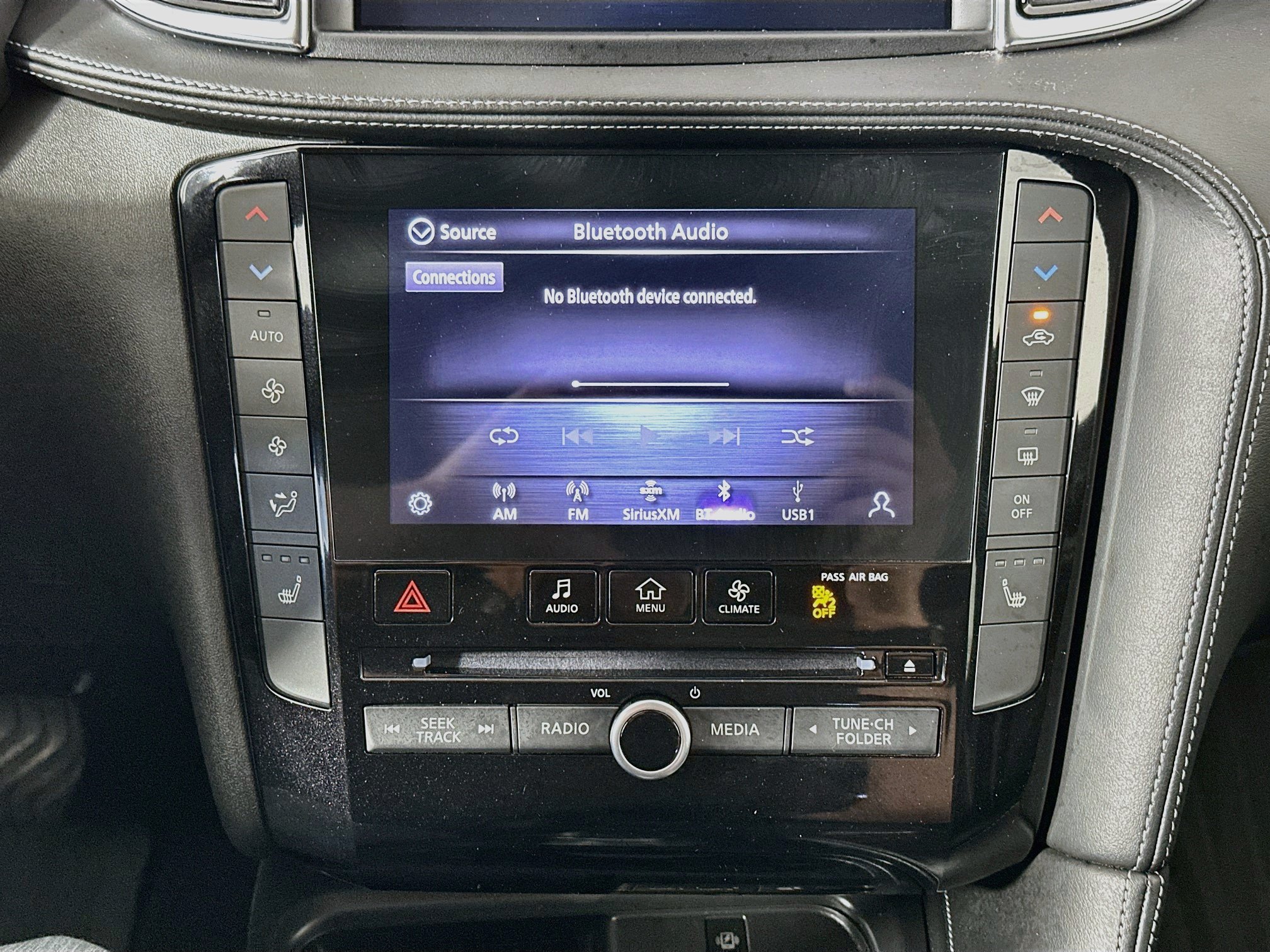 Used 2023 INFINITI QX50 Luxe w/ Accent Package FWD image 23