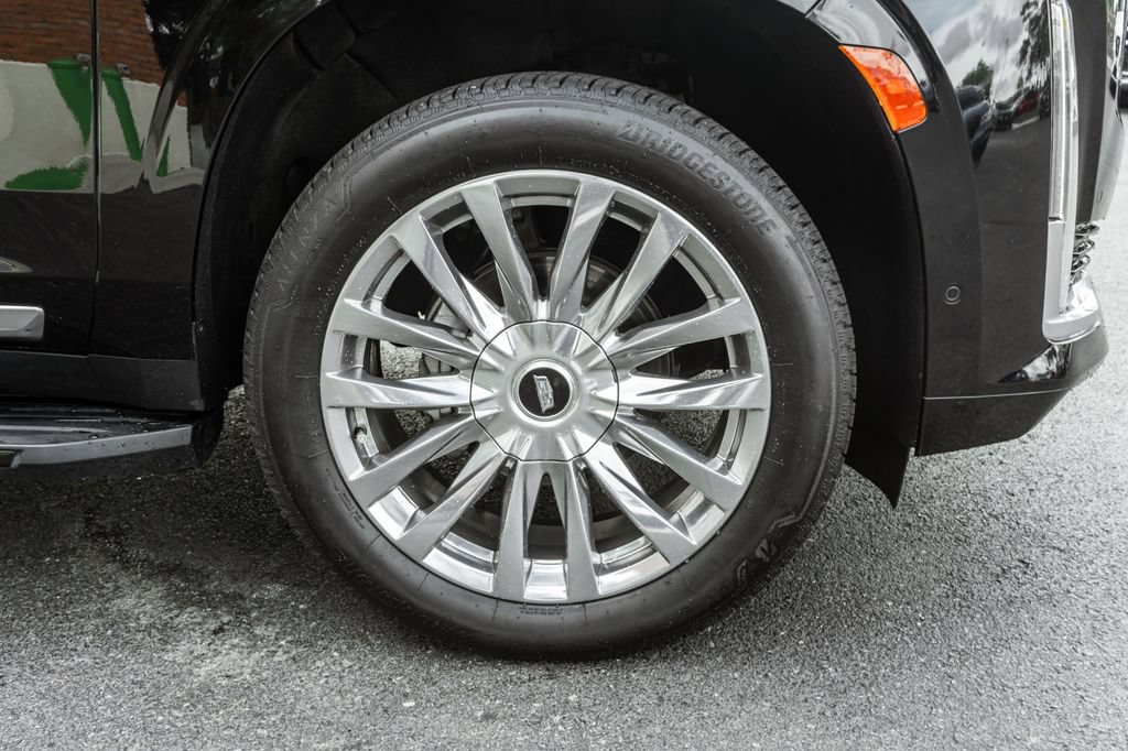 Used 2023 Cadillac Escalade Premium Luxury AWD/4WD image 4