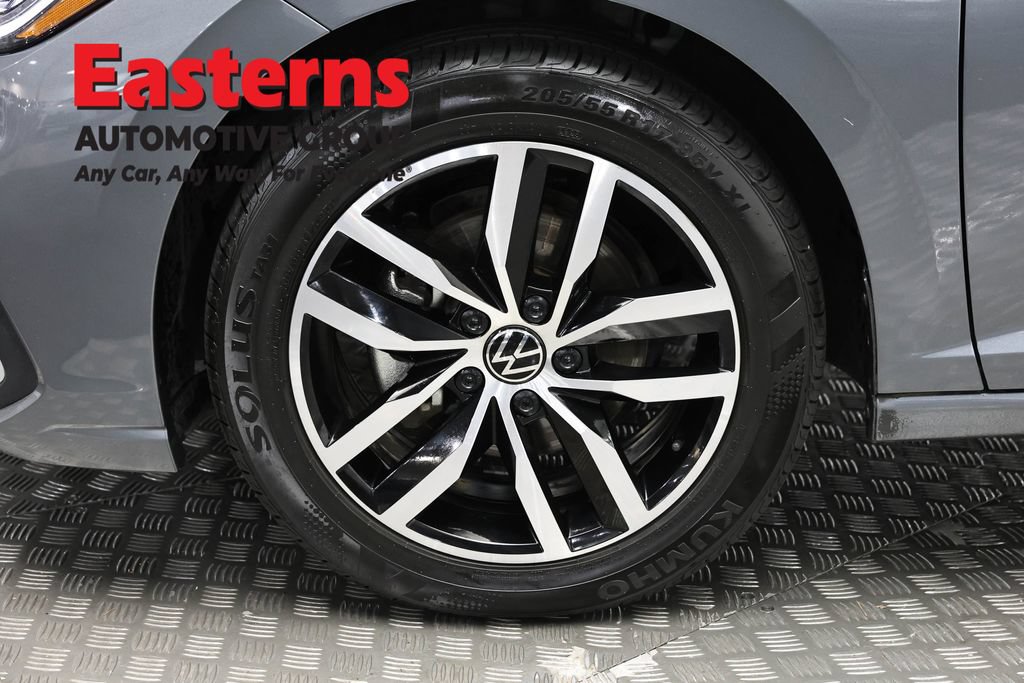 Used 2025 Volkswagen Jetta SE FWD image 32