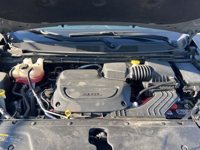 Used 2023 Chrysler Pacifica Touring-L FWD image 9