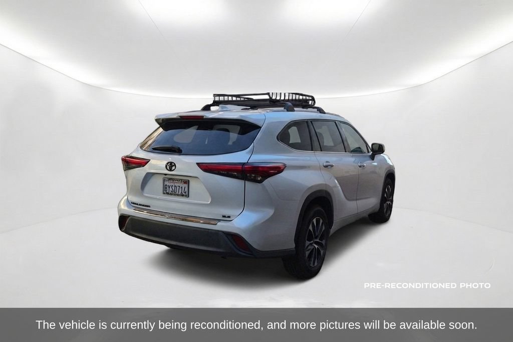 Used 2022 Toyota Highlander XLE FWD image 6