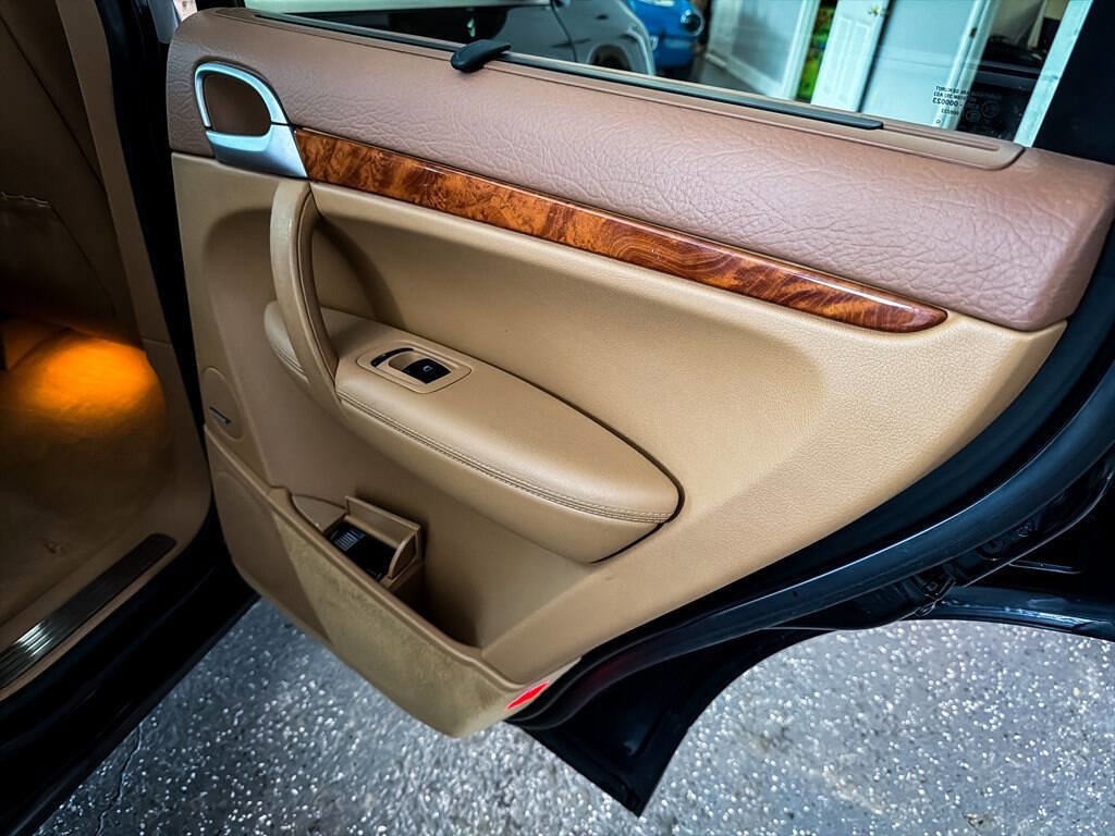 Used 2006 Porsche Cayenne S image 21