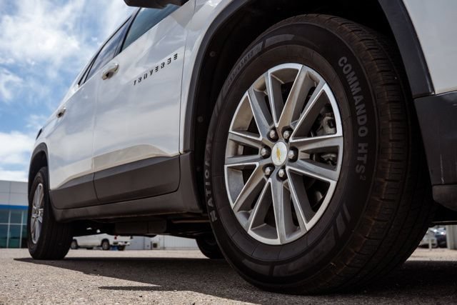 Used 2023 Chevrolet Traverse LT AWD/4WD image 12