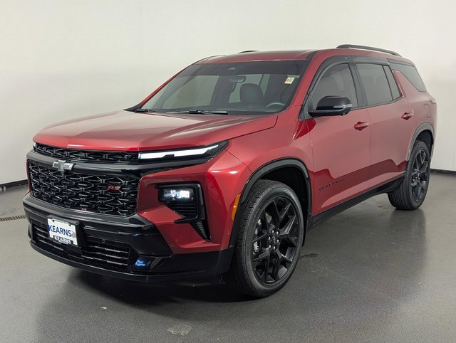 Used 2025 Chevrolet Traverse RS image 4