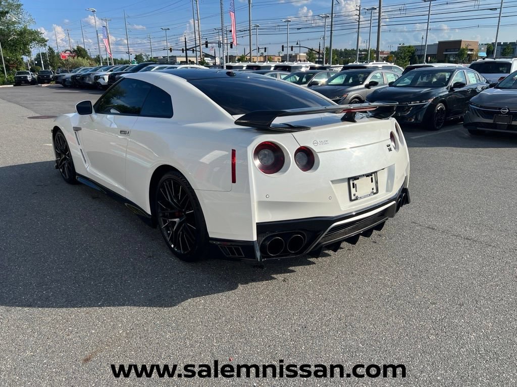 Used 2021 Nissan GT-R Premium AWD/4WD image 5