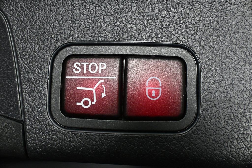 Used 2025 Mercedes-Benz GLB 250 image 30