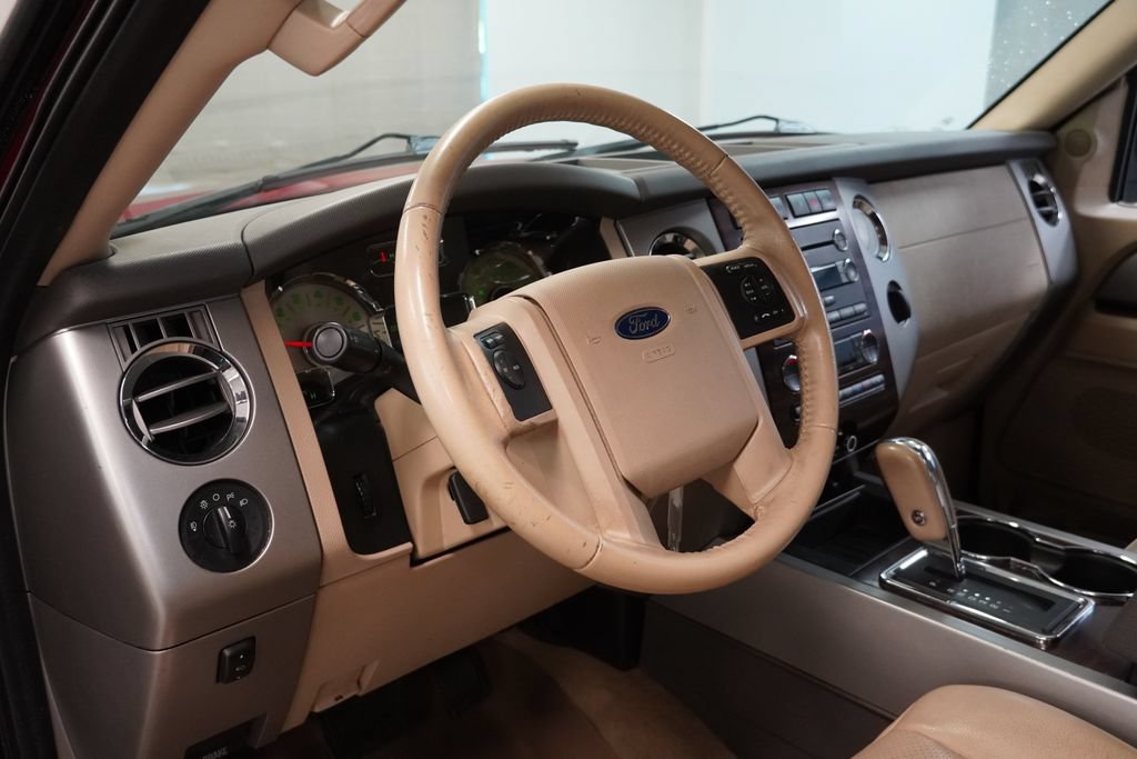 Used 2014 Ford Expedition XLT w/ Equipment Group 202A AWD/4WD image 6