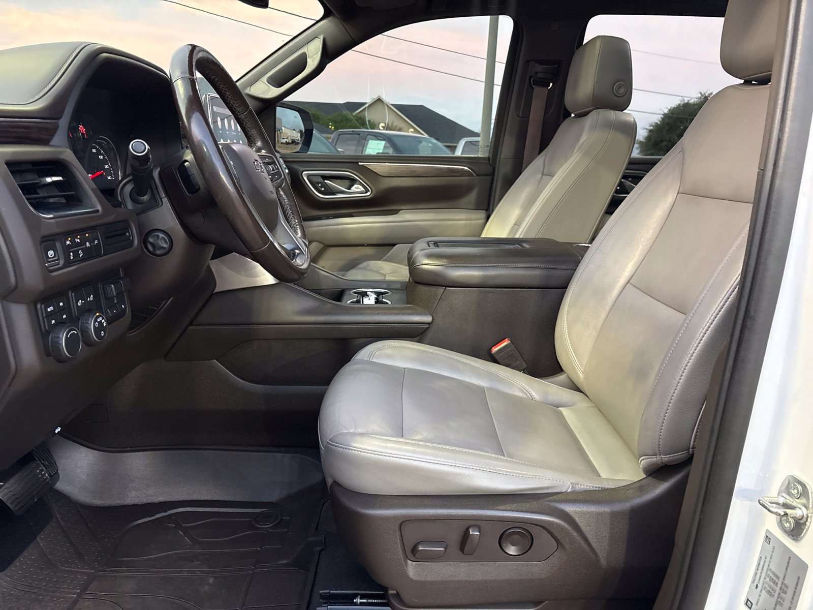 Used 2021 Chevrolet Tahoe Z71 w/ Z71 Signature Package AWD/4WD image 16