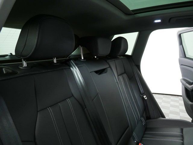 New 2025 Audi Q6 e-tron Premium image 21