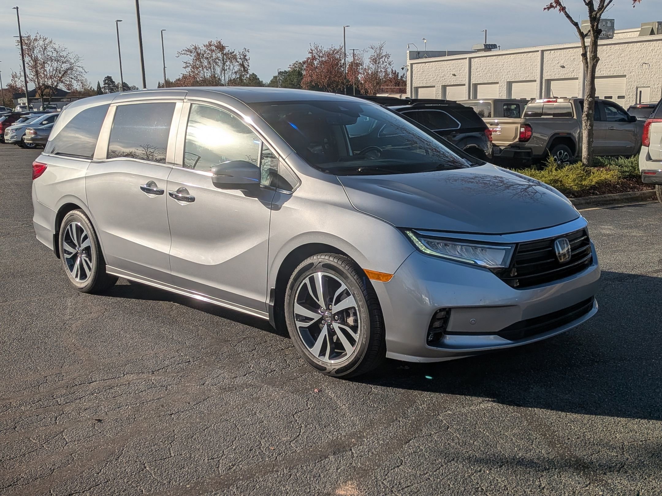 Used 2024 Honda Odyssey Touring image 2