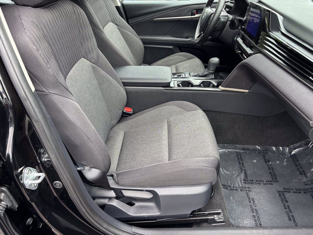 Used 2026 Toyota Camry LE FWD image 32