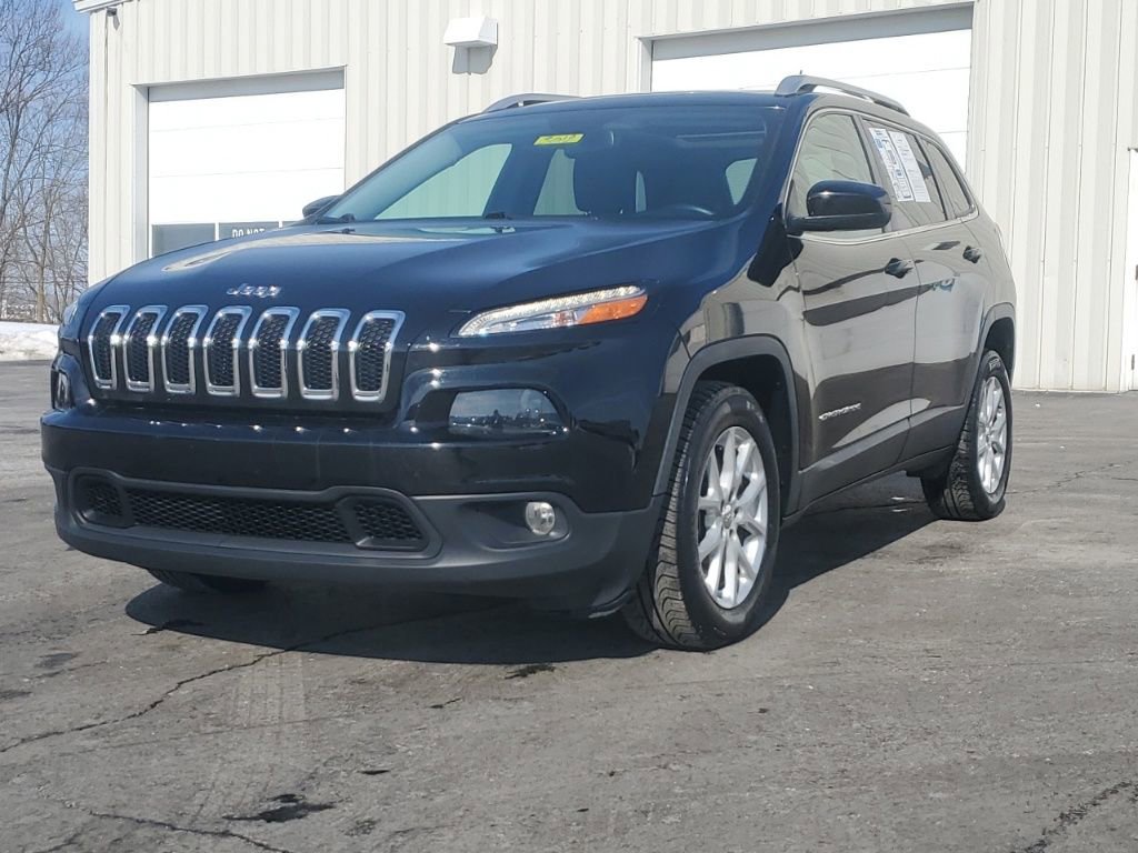 Used 2017 Jeep Cherokee Latitude w/ Comfort & Sound Group image 3