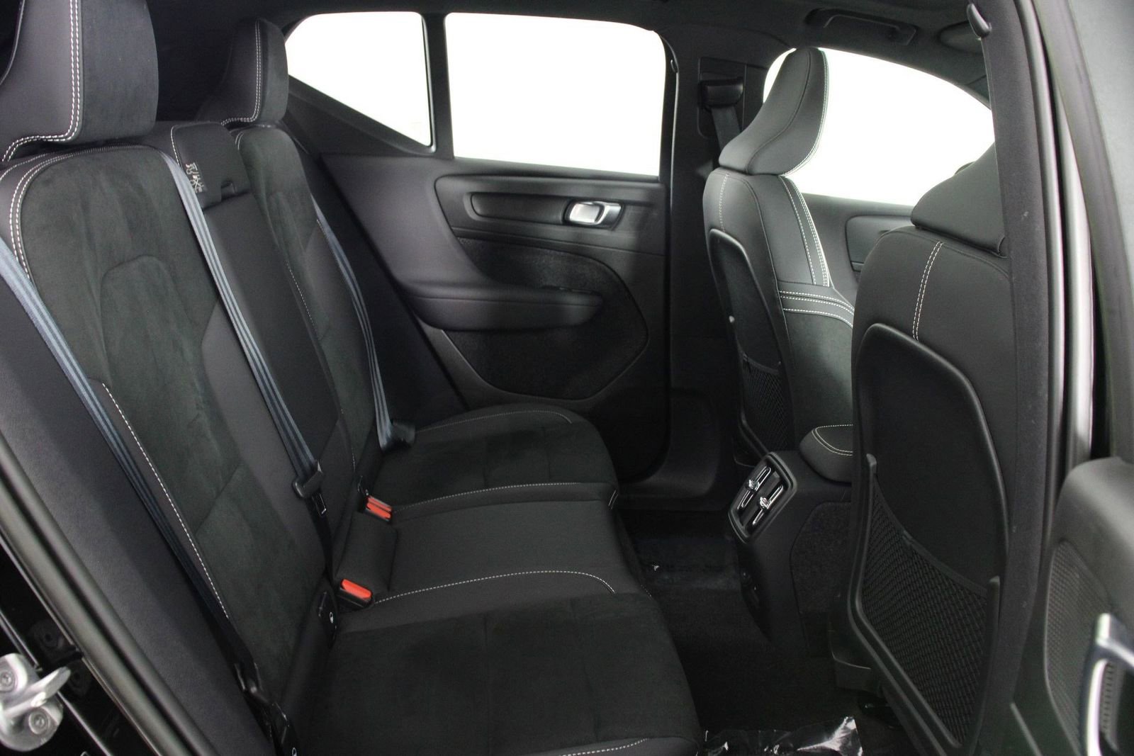 Certified 2023 Volvo XC40 Recharge Ultimate image 28