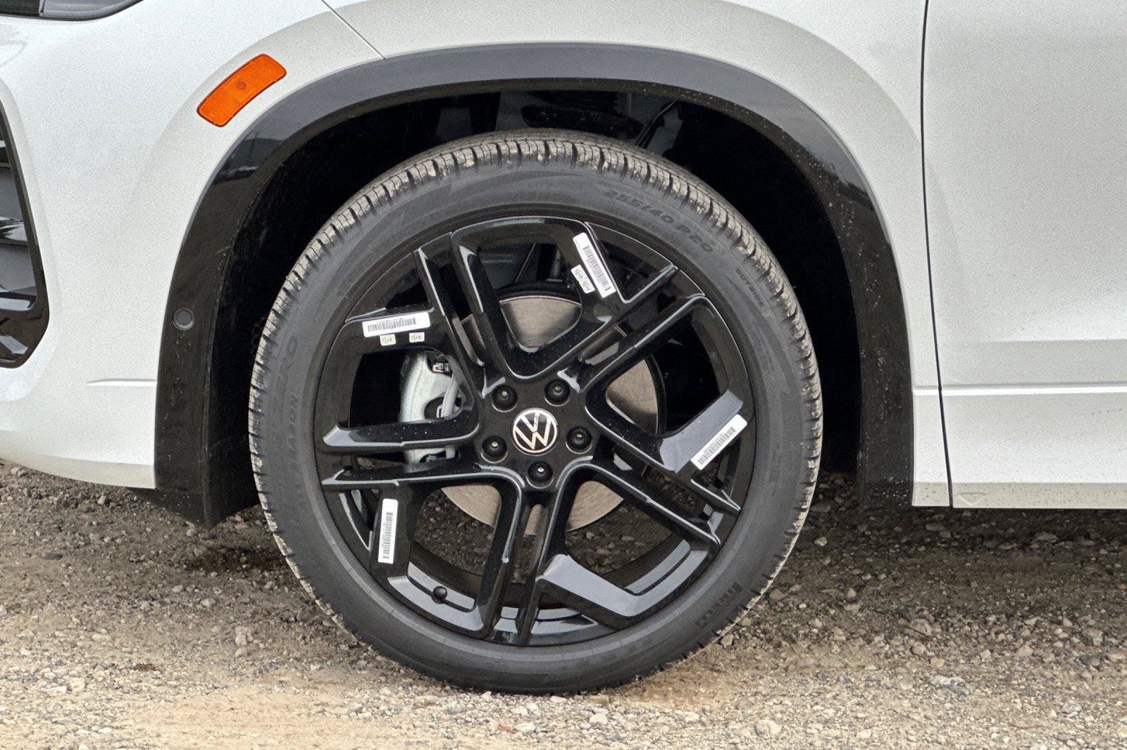 New 2026 Volkswagen Tiguan SE R-Line FWD image 23