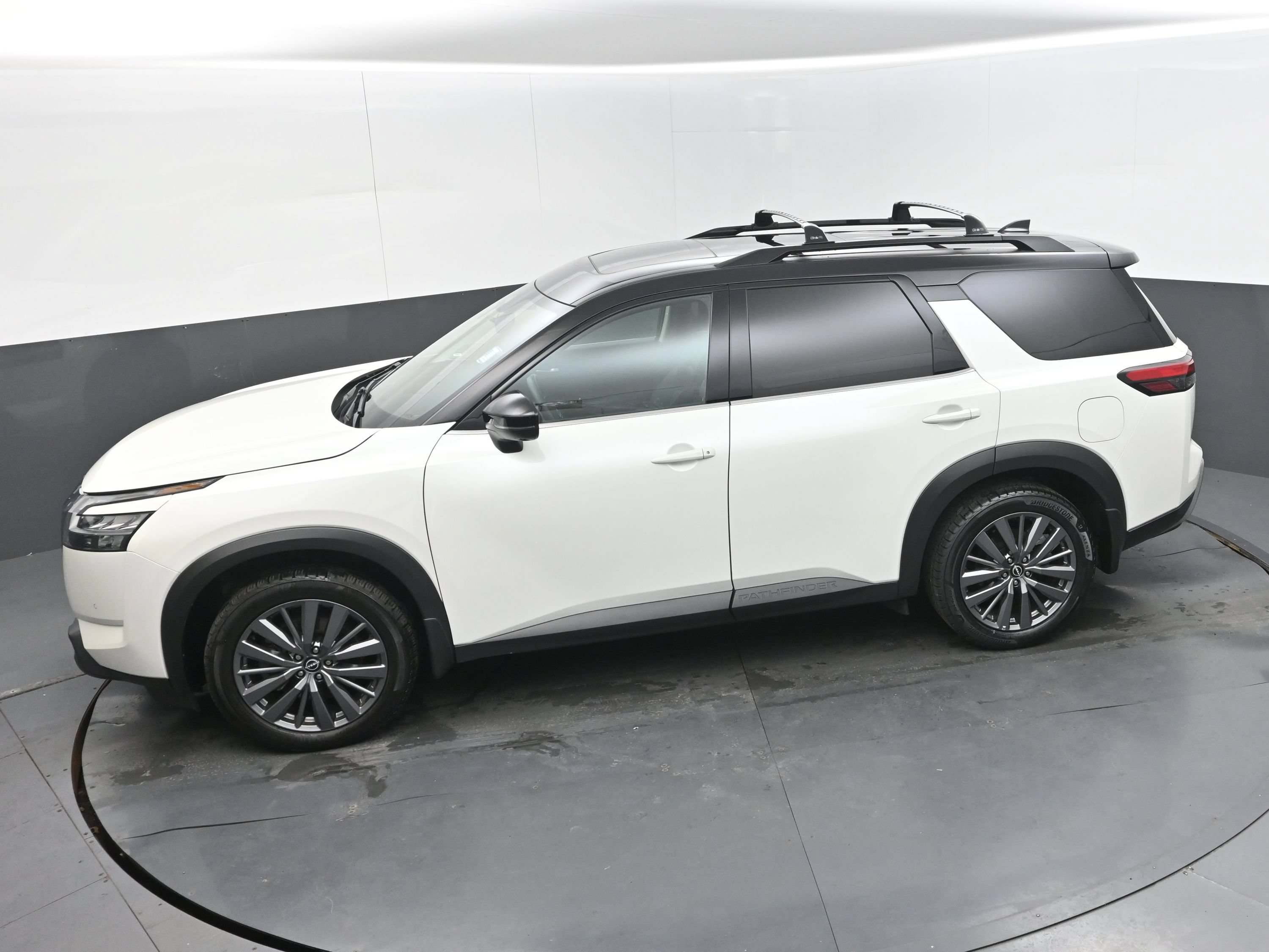 Used 2024 Nissan Pathfinder SL w/ SL Premium Package FWD image 31
