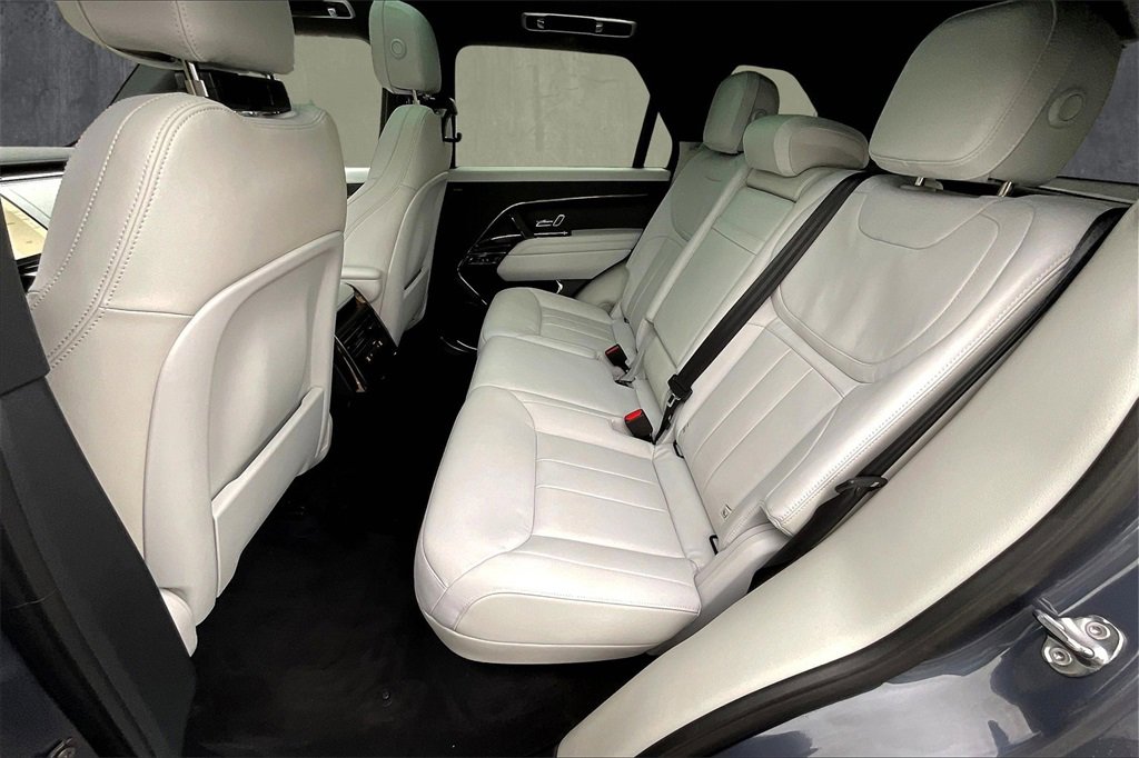 Used 2025 Land Rover Range Rover Sport image 21