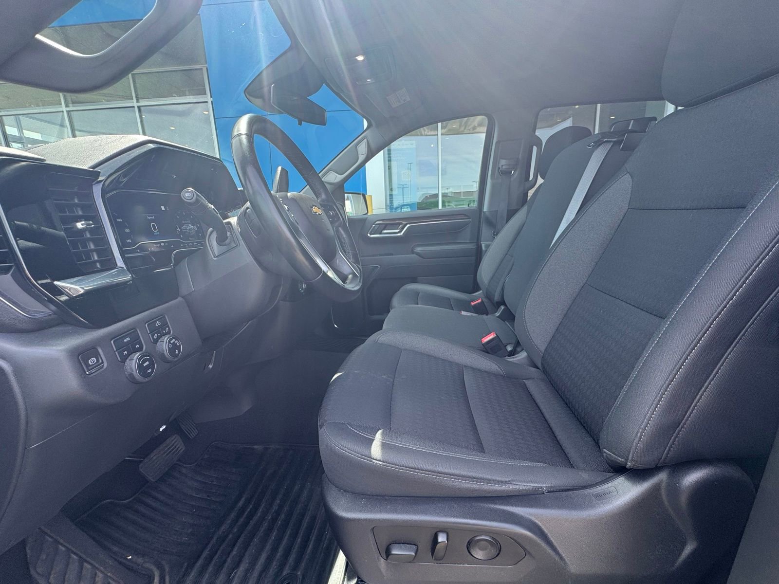 Used 2023 Chevrolet Silverado 1500 LT AWD/4WD image 34