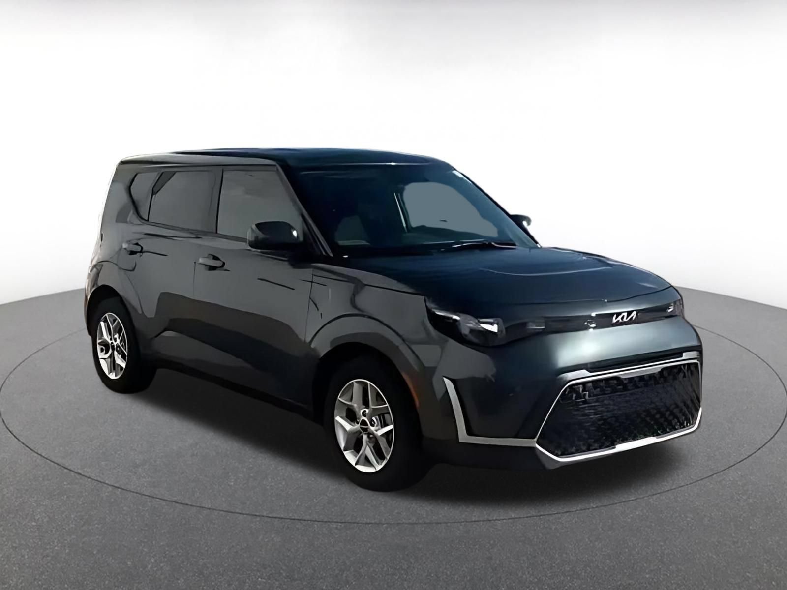 Used 2025 Kia Soul LX w/ LX Technology Package FWD image 3