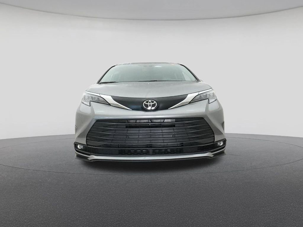 New 2026 Toyota Sienna XLE image 31