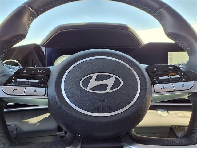 Used 2025 Hyundai Elantra Limited image 26