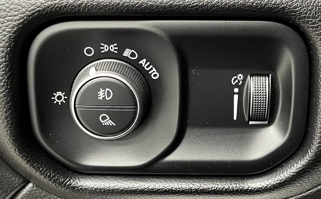Used 2025 RAM 2500 Big Horn AWD/4WD image 32