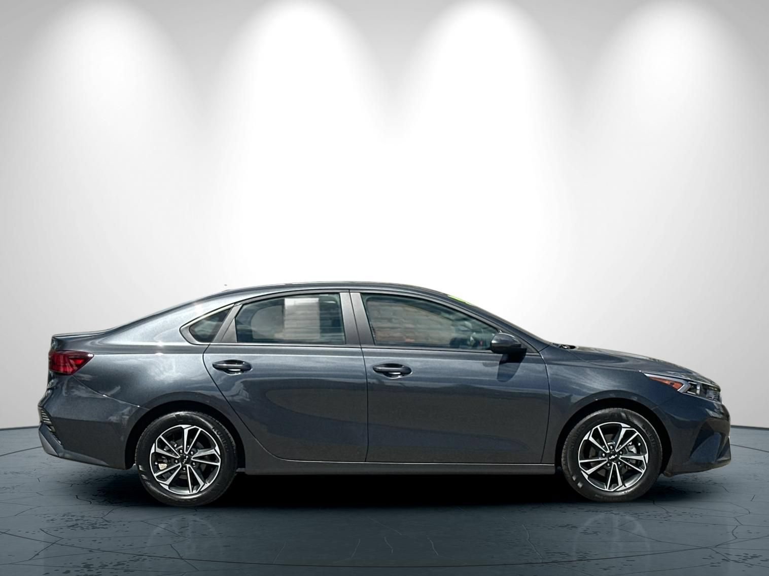 Used 2024 Kia Forte LXS FWD image 3