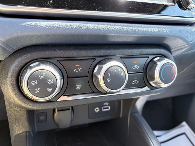 Used 2025 Nissan Versa SV FWD image 18