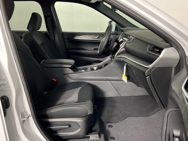New 2026 Jeep Grand Cherokee Laredo AWD/4WD image 32