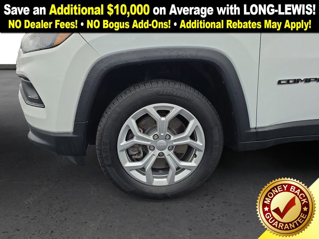 Used 2024 Jeep Compass Latitude image 13
