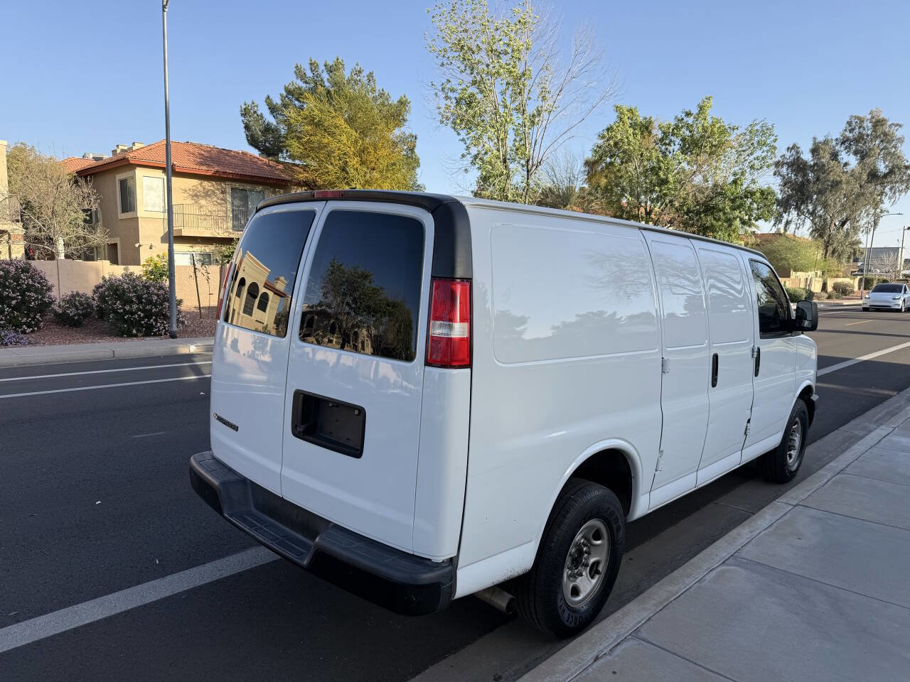 Used 2019 Chevrolet Express 2500 w/ Driver Convenience Package image 9