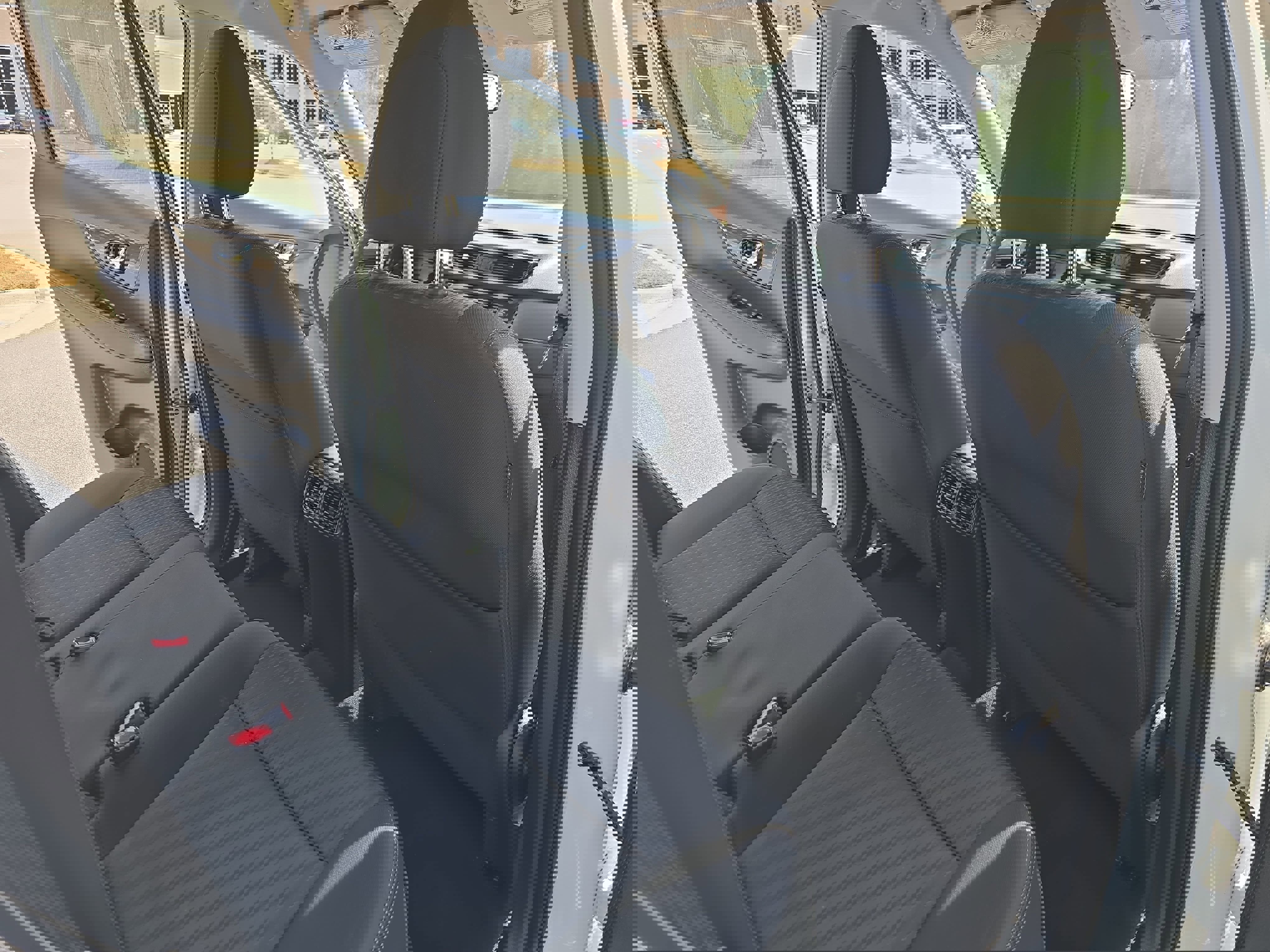 Used 2018 Nissan Rogue SV image 11