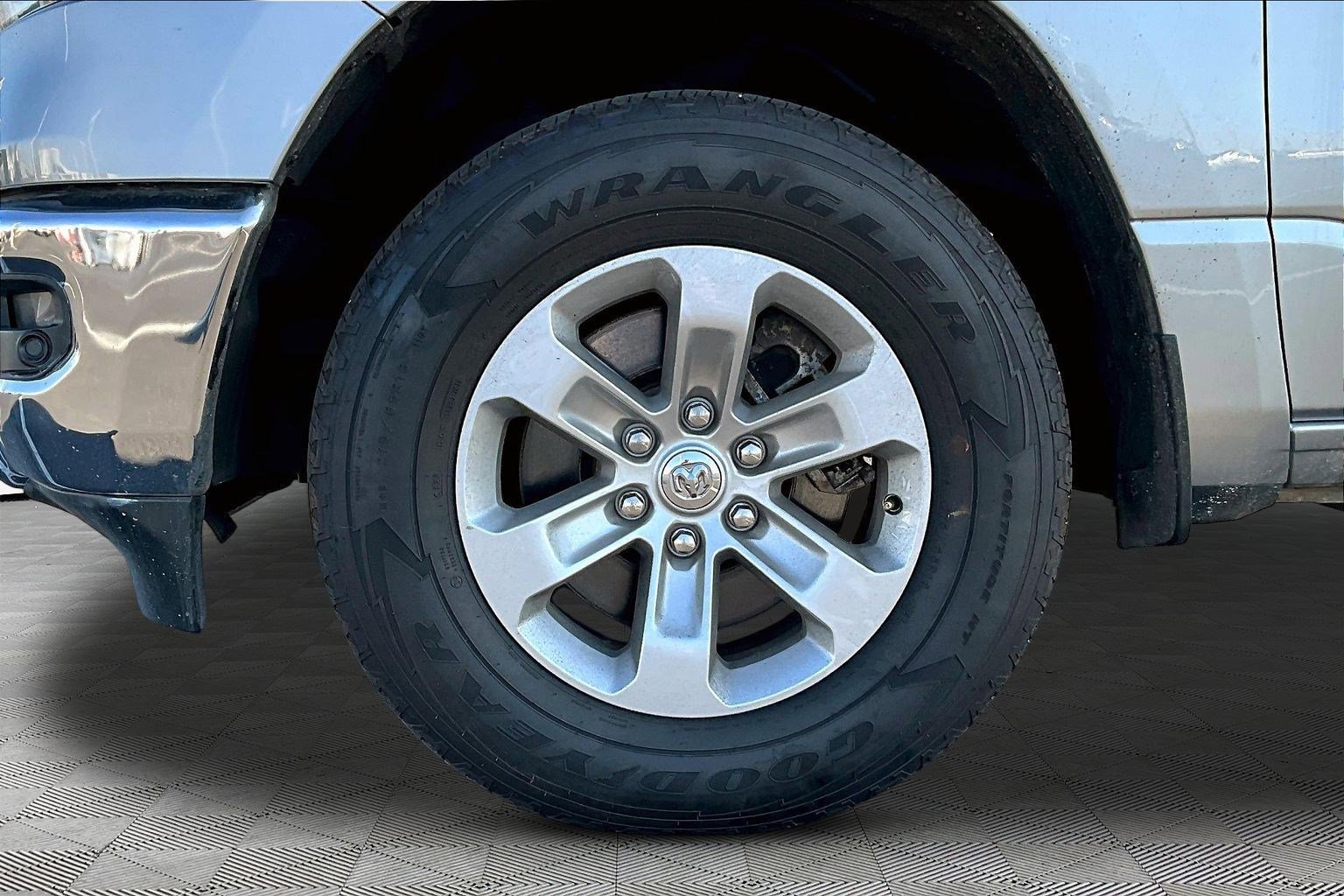Used 2023 RAM 1500 Laramie AWD/4WD image 33