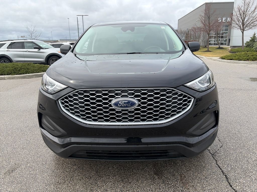Used 2024 Ford Edge SE image 2